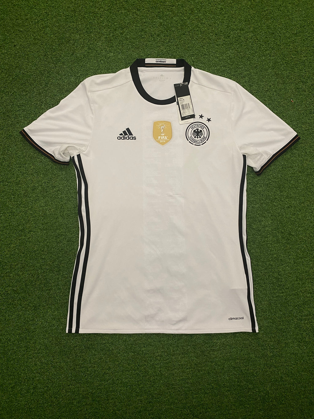 adidas DFB Deutschland Trikot Home EM 2016 M - Naht in der Mitte leicht gezogen